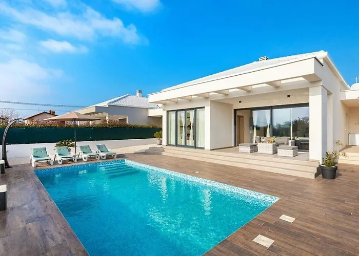 Luna & Pia Comfortable Vila *