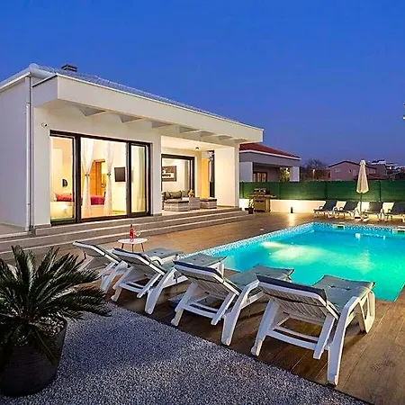 Luna & Pia Comfortable Vila