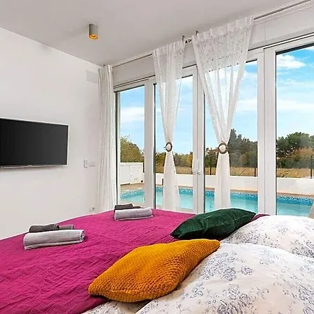 Luna & Pia Comfortable Vila *
