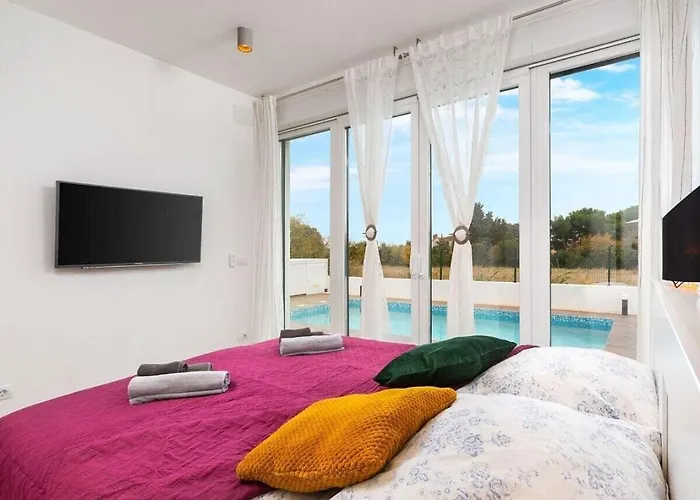 Luna & Pia Comfortable Villa *