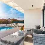 Luna & Pia Comfortable Villa Pula